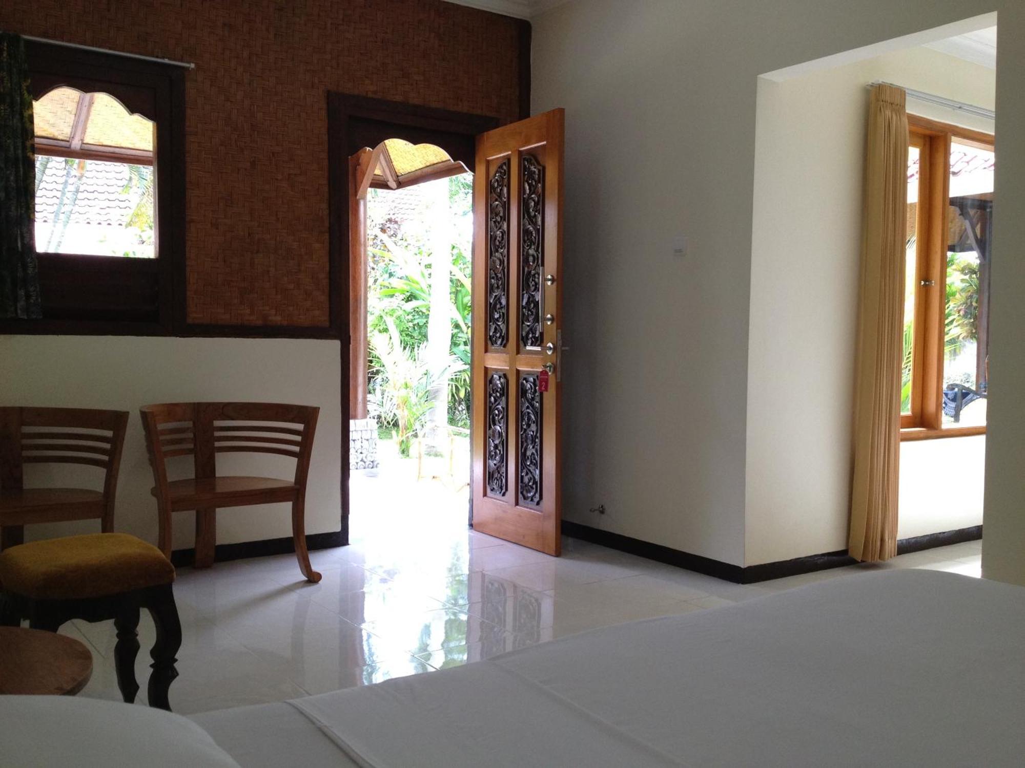 Astina Hotel Lovina Habitación foto