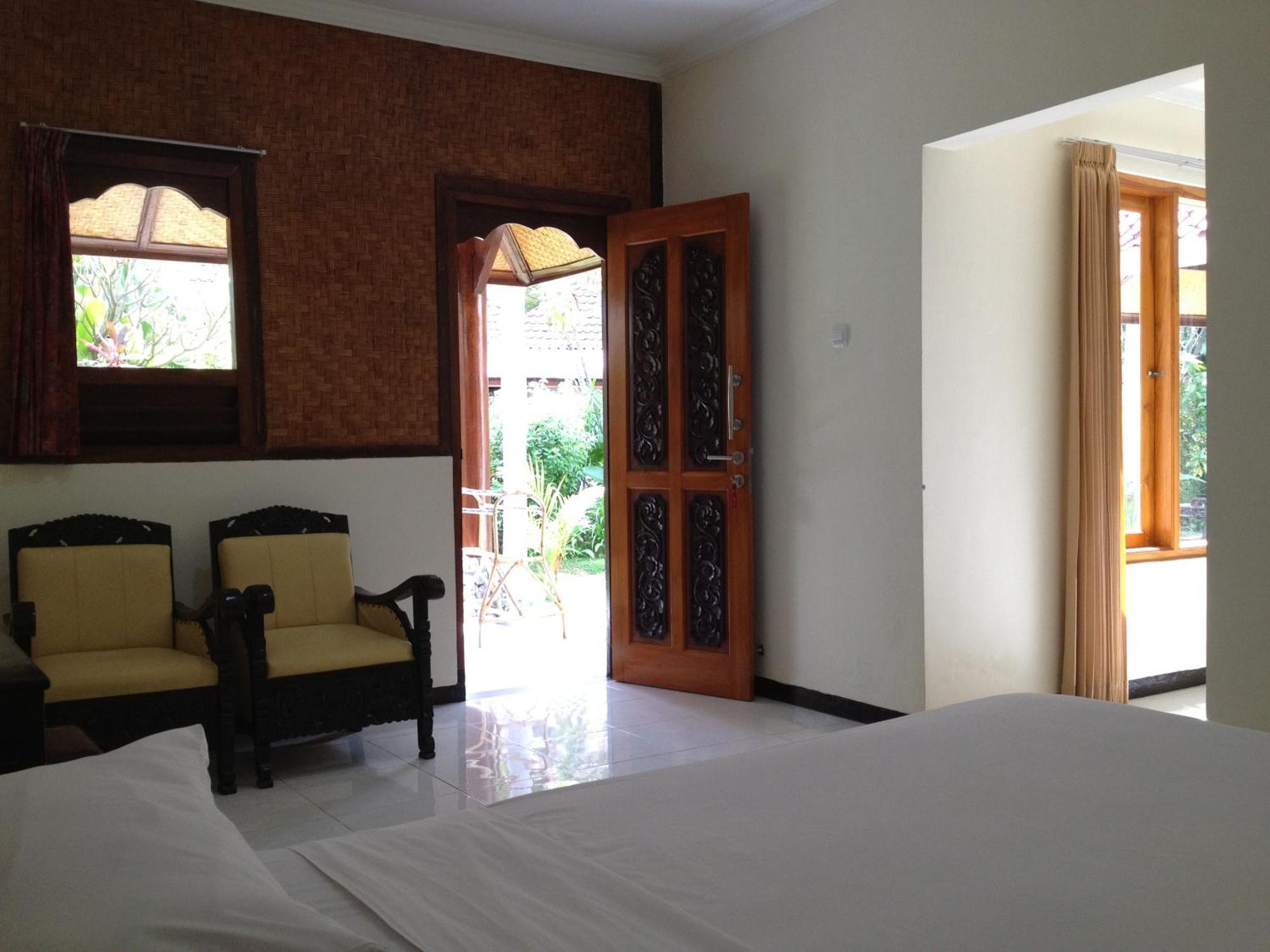 Astina Hotel Lovina Habitación foto